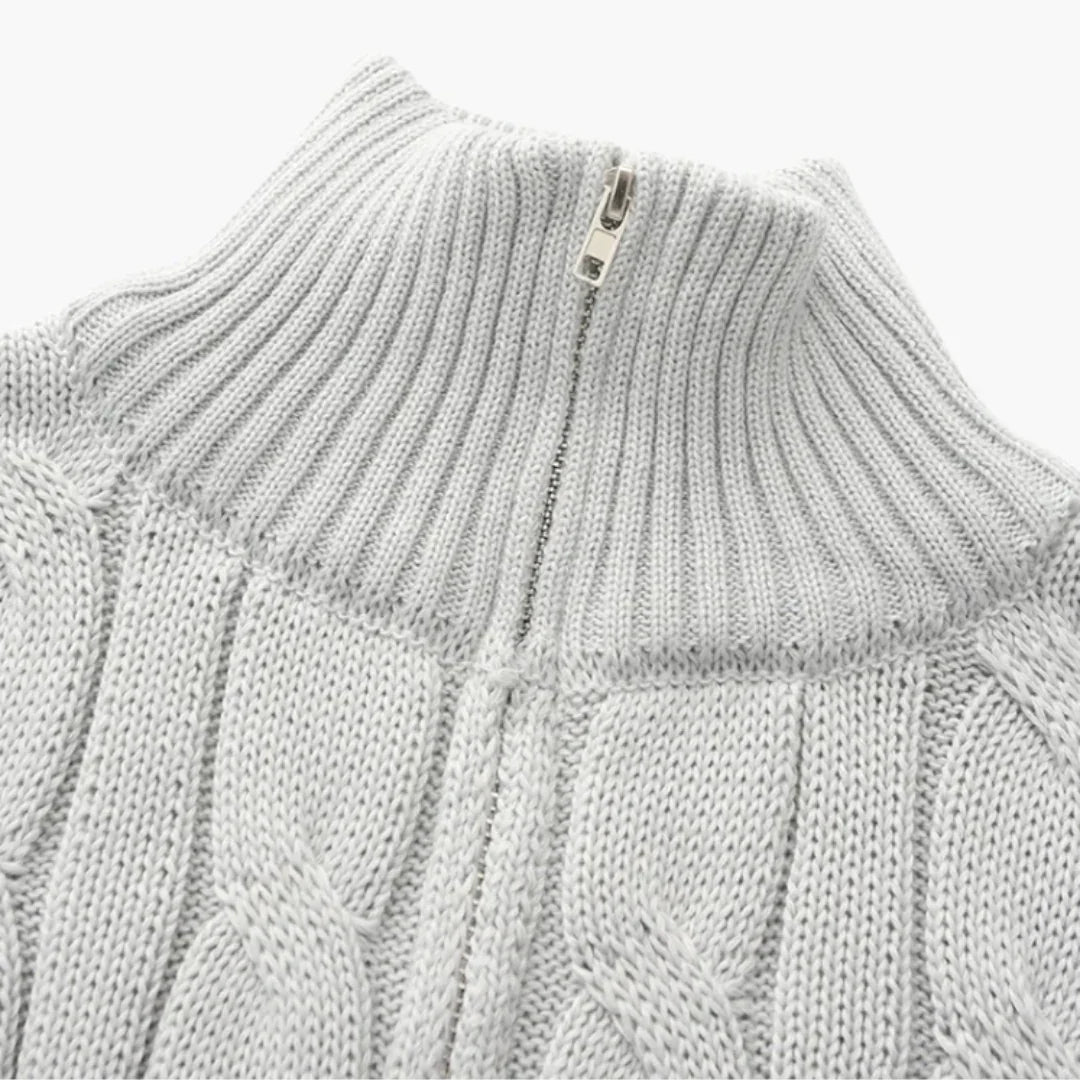 Tenue d’Hiver – Pull Torsadé & Pantalon de Tailleur